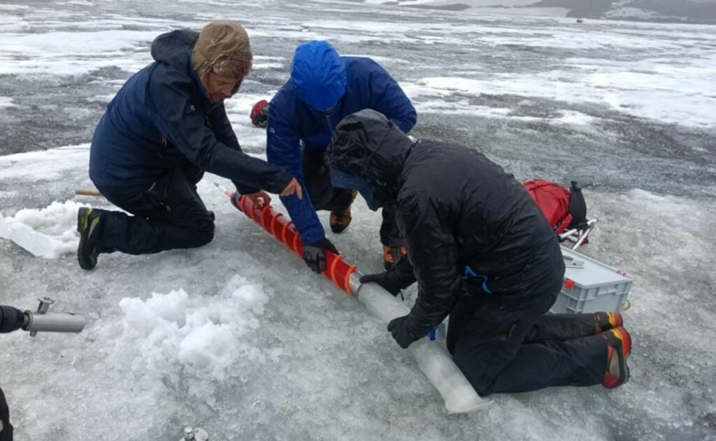 Estudio muestra que los lagos de la Antártida están conectados con el océano bajo tierra