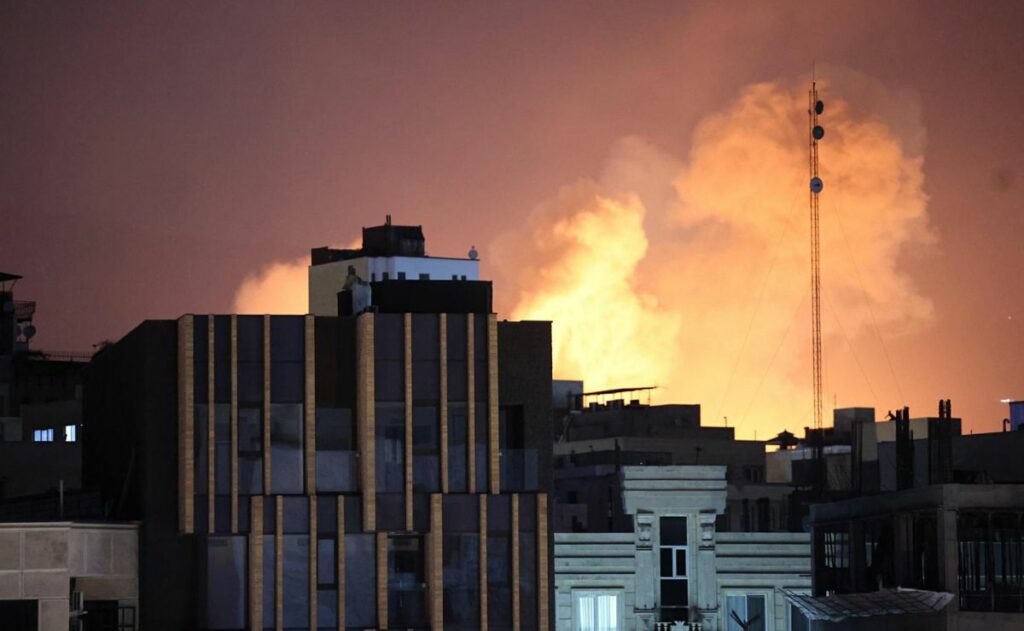 Trump advierte una “gran oleada” de ataques contra Irán