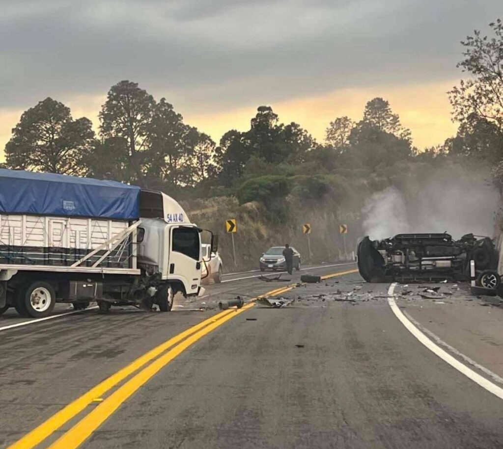 Accidente en la carretera Toluca-Valle De Bravo deja tres jóvenes muertos
