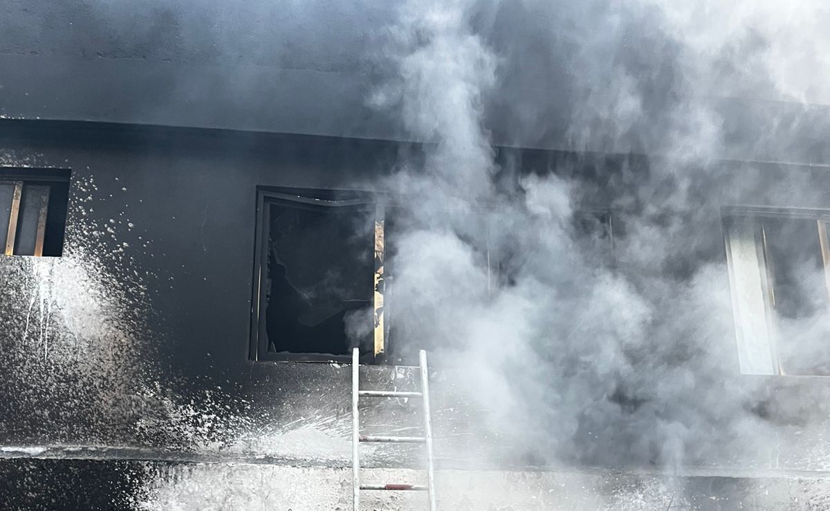 Incendio consume casa en San Juan de Aragón; tres perros murieron Incendio consume casa en San Juan de Aragón; tres perros murieron