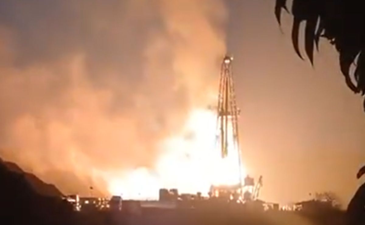 Video: Fuga de gas incendia pozo petrolero en Veracruz