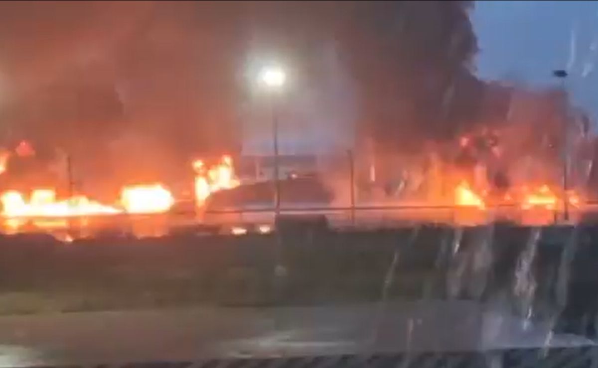 Video: Se registra incendio en inmediaciones de Refinería Olmeca