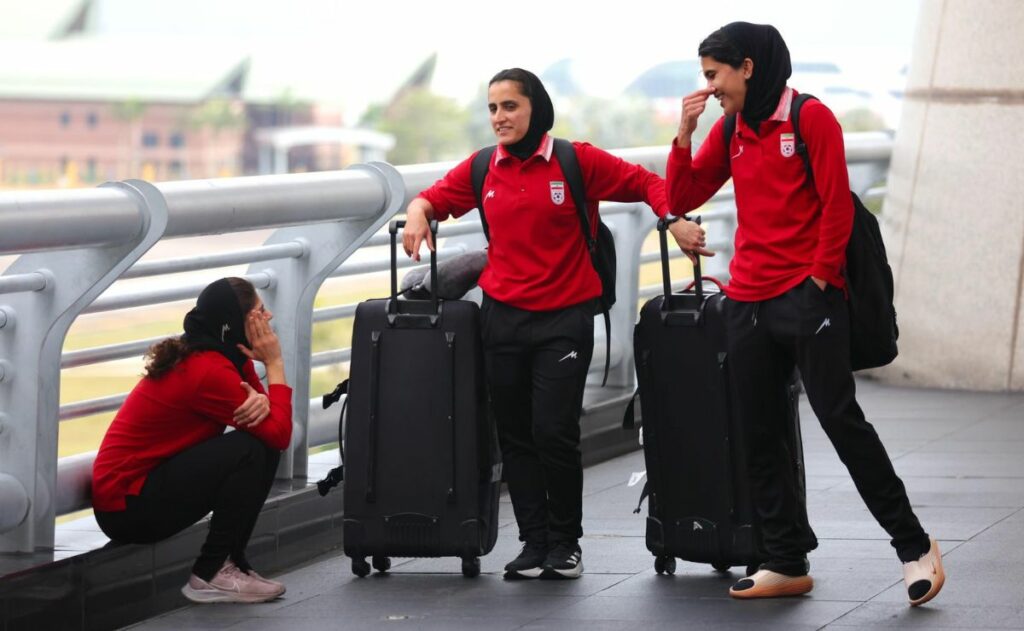 Selección femenina de futbol regresa a Irán, según agencia Fars