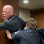 “¡Nadie quiere pelear por Israel!”: Marine veterano irrumpe en Capitolio de EE.UU. y es sacado por la fuerza