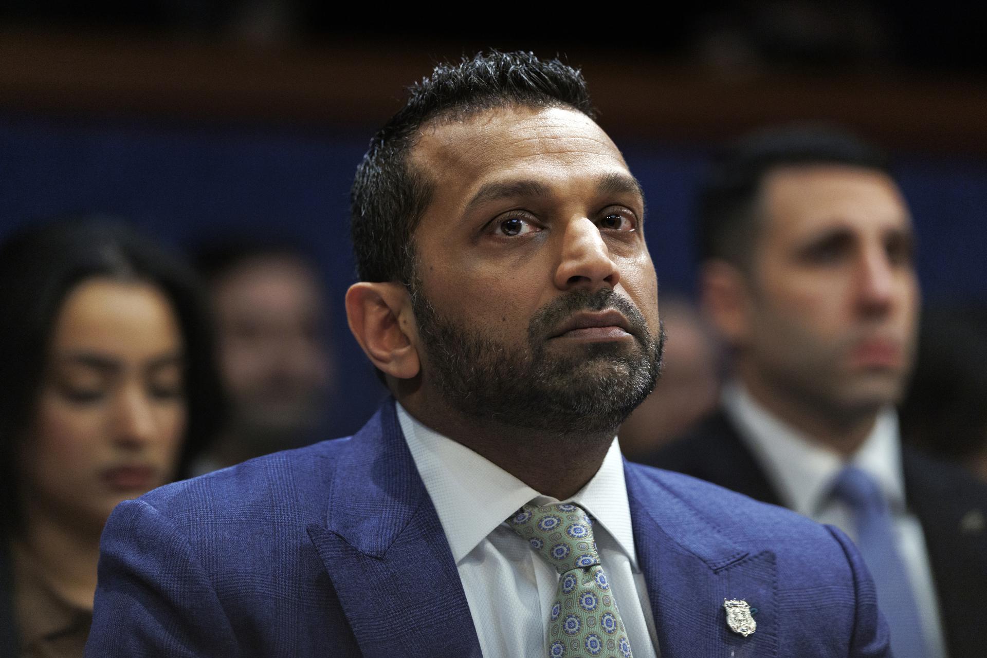 Grupo proiraní accede el correo personal del director del FBI y difunde fotos suyas