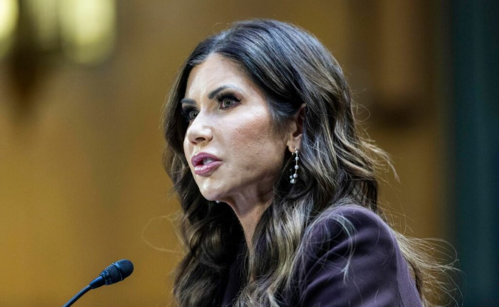 Trump sustituye a Kristi Noem como secretaria de Seguridad Nacional; anuncia a senador en su lugar