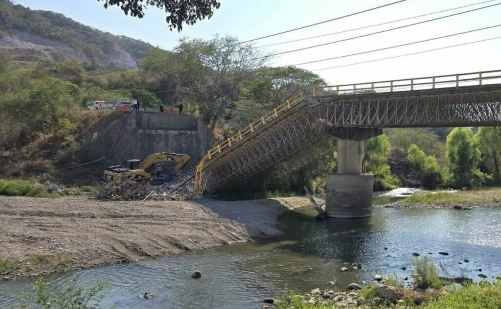 Explosión durante demolición de puente en Puerto Vallarta deja un muerto
