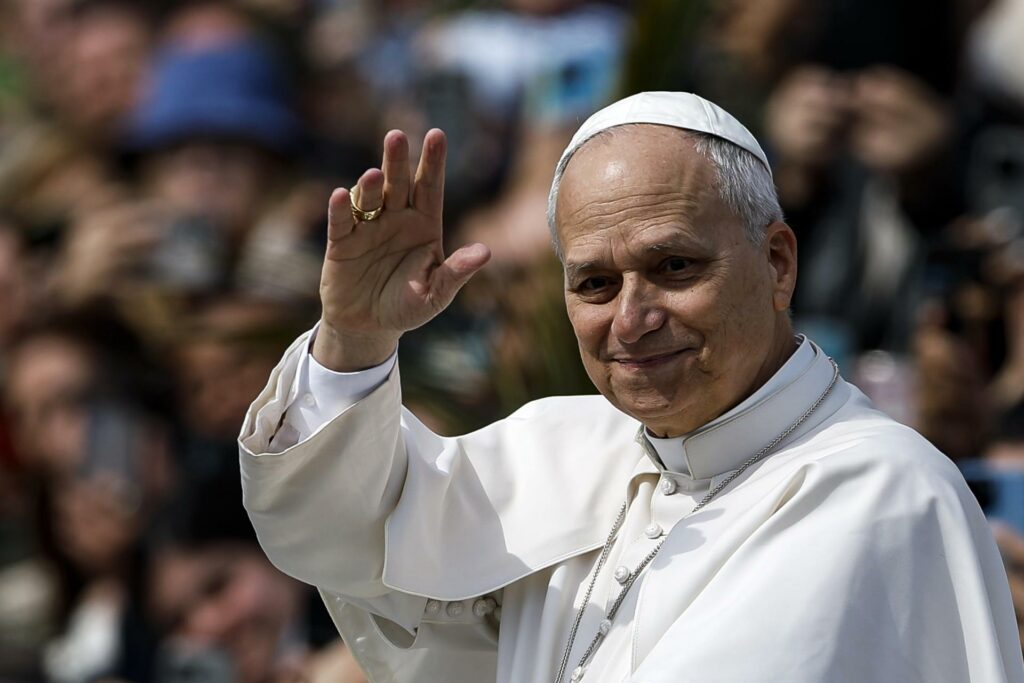 León XIV portará la cruz en su primer viacrucis de Viernes Santo en el Coliseo