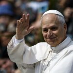 León XIV portará la cruz en su primer viacrucis de Viernes Santo en el Coliseo