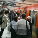 Metro CDMX hoy 30 de marzo, con alta afluencia y retrasos en cuatro líneas