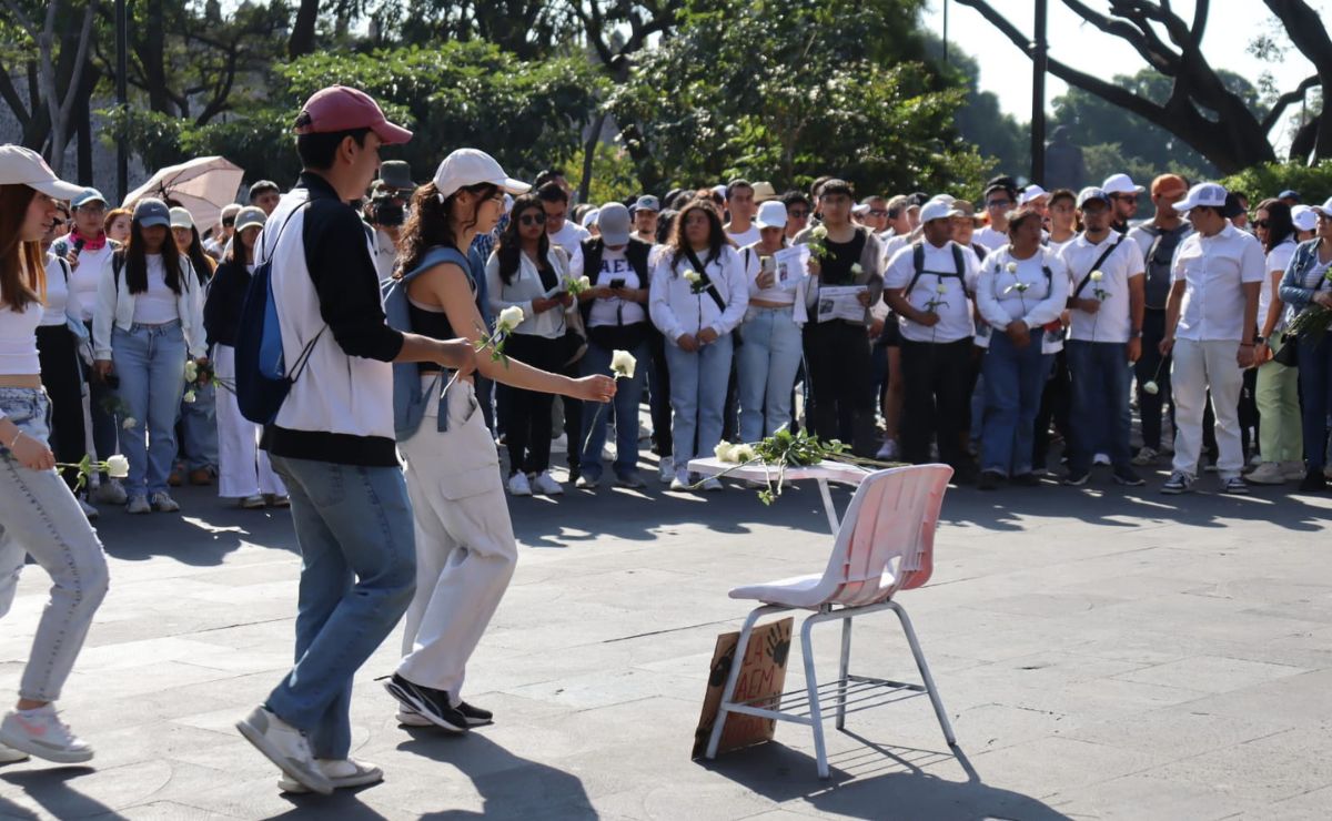 Marchan en Cuernavaca por desaparición de Kimberly Joselín, estudiante de la UAEM
