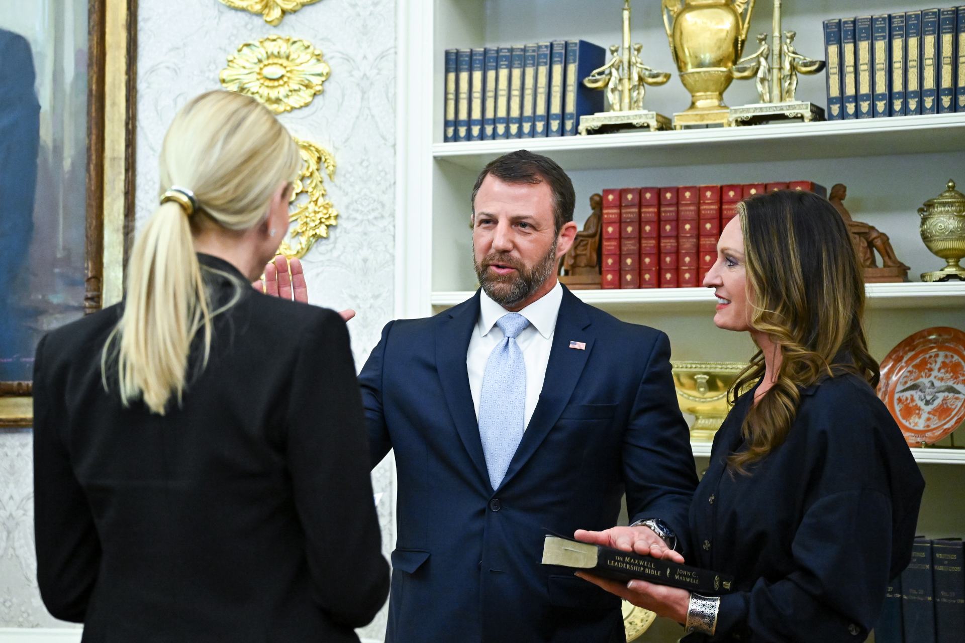 Markwayne Mullin asume como secretario de Seguridad Nacional de EE.UU.