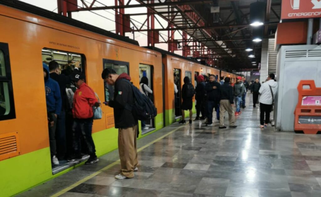Metro CDMX: Usuarios reportan servicio lento o detenido en estas líneas