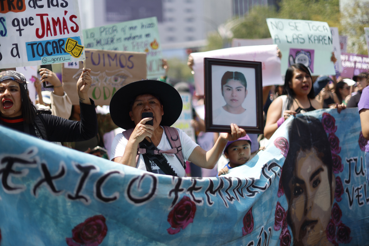 Miles de mujeres marchan en la CDMX por el #8M Miles de mujeres marchan en la CDMX por el #8M