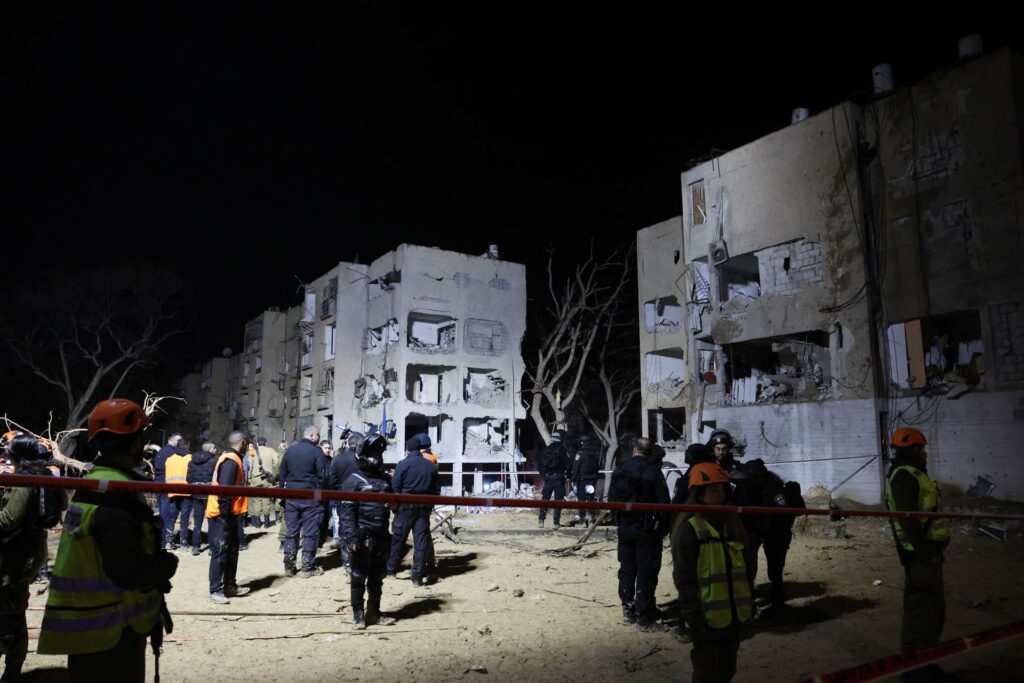 Unos 120 de heridos en dos impactos de misiles iraníes en el sur de Israel