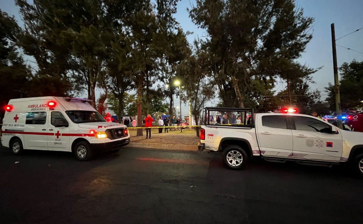 Incendio consume casa en San Juan de Aragón; tres perros murieron - movilizacion-de-servicios-de-emergencia-por-incendio-de-casa-en-la-colonia-san-juan-de-aragon-de-la-cdmx