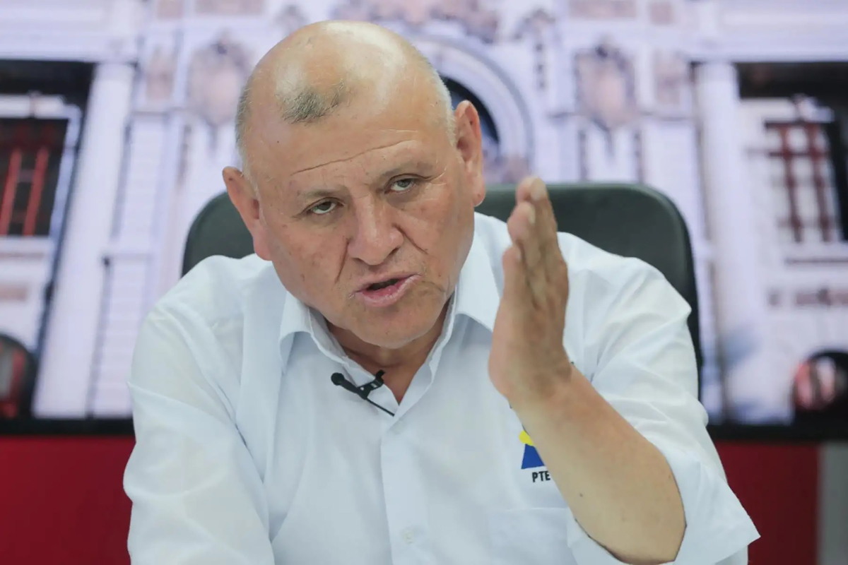 Muere el candidato presidencial peruano Napoleón Becerra