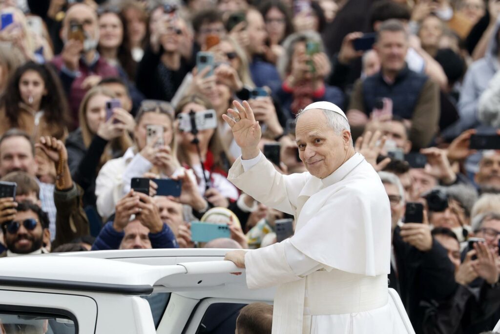 León XIV implora la paz para el “mundo entero”