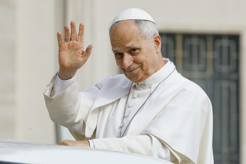 León XIV pide superar la impotencia que hace creer que no es posible una era sin guerras