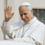 León XIV pide superar la impotencia que hace creer que no es posible una era sin guerras