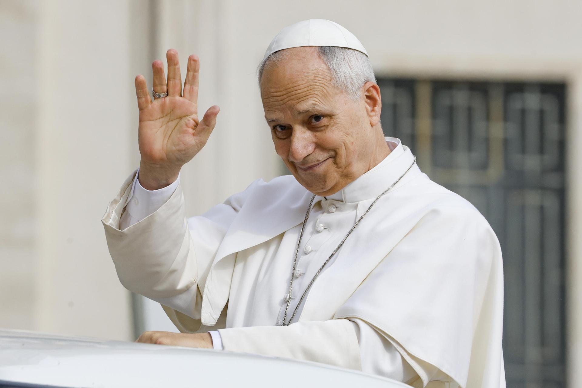 León XIV pide superar la impotencia que hace creer que no es posible una era sin guerras