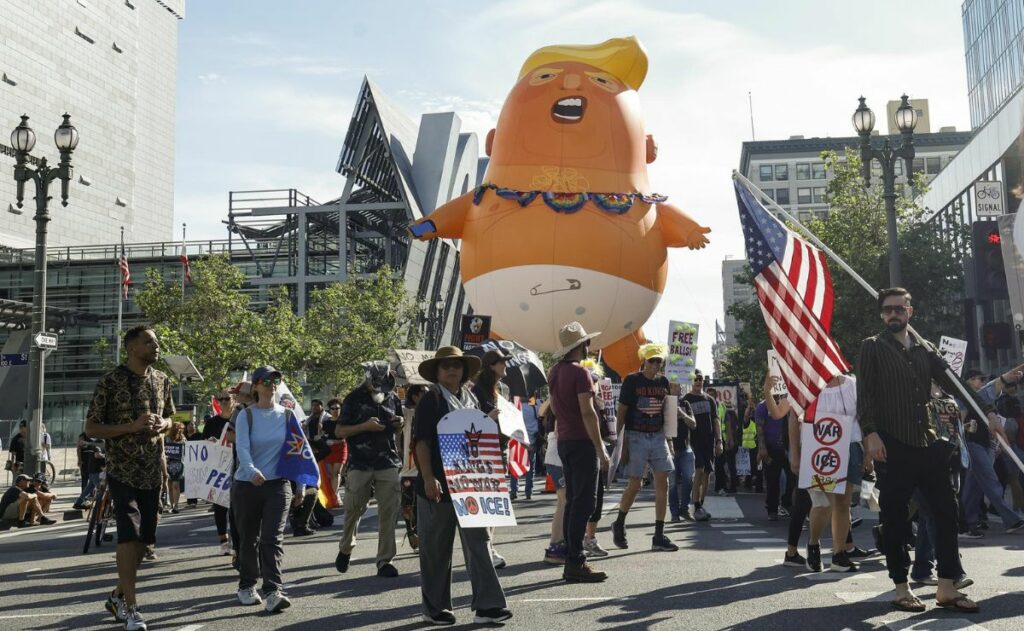 Más de 80 detenidos en protestas ‘No Kings’ contra Trump en 4 ciudades de EE.UU.