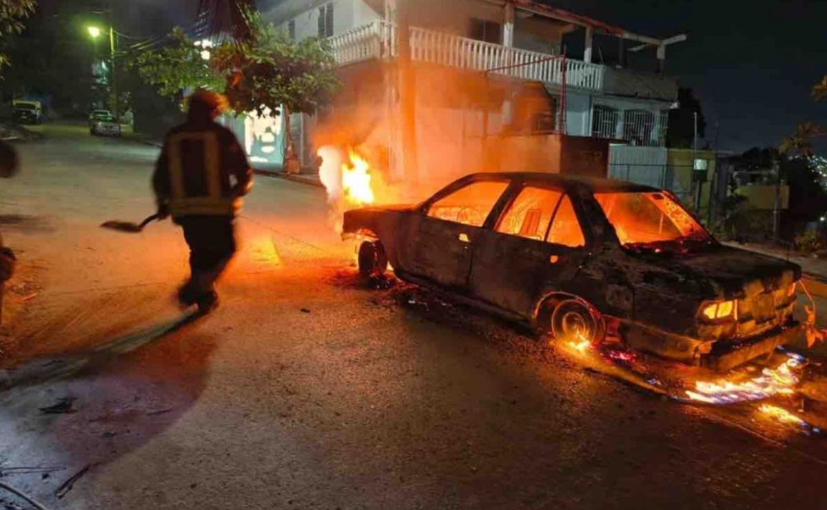 Queman taxi en segundo día de ataques contra transportistas en Acapulco