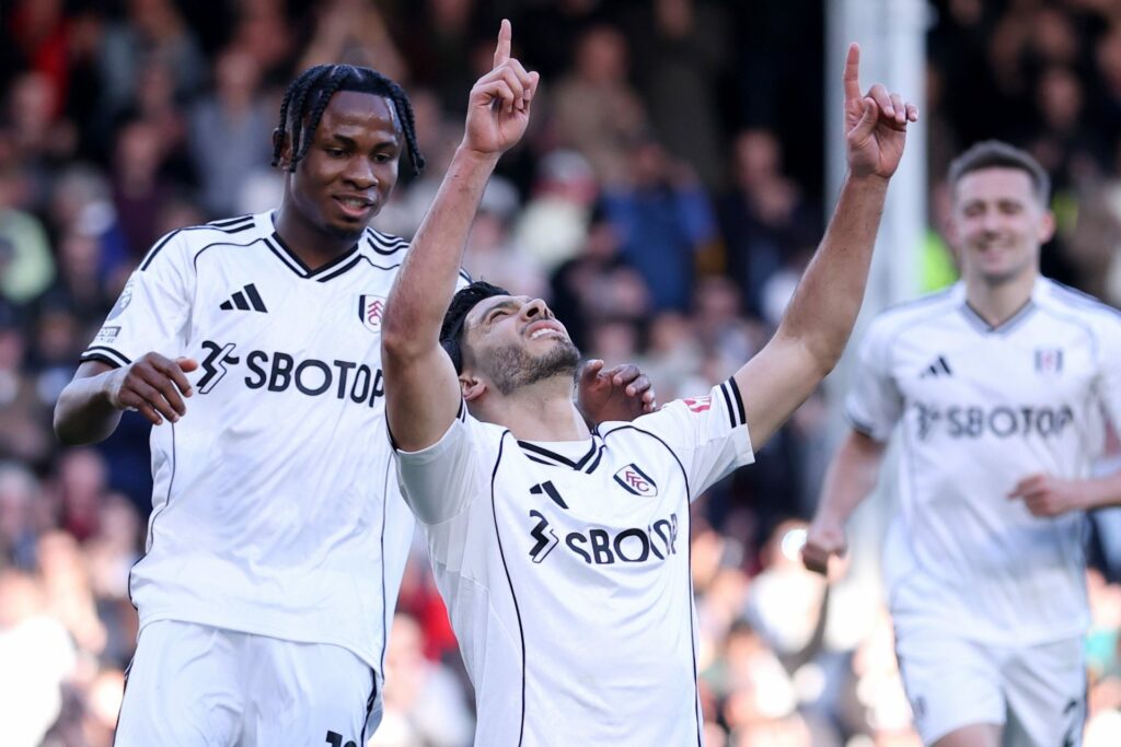 Raúl Jiménez anota con el Fulham; dedica el gol a su padre