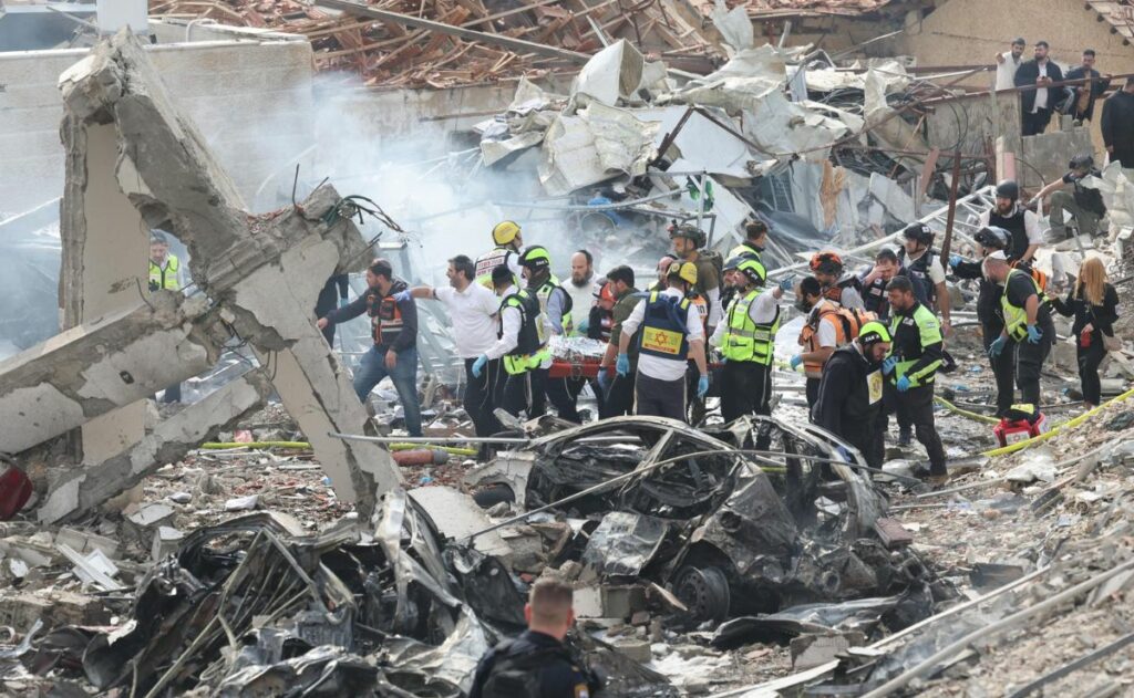 Misil iraní impacta cerca de Jerusalén; suman 8 muertos