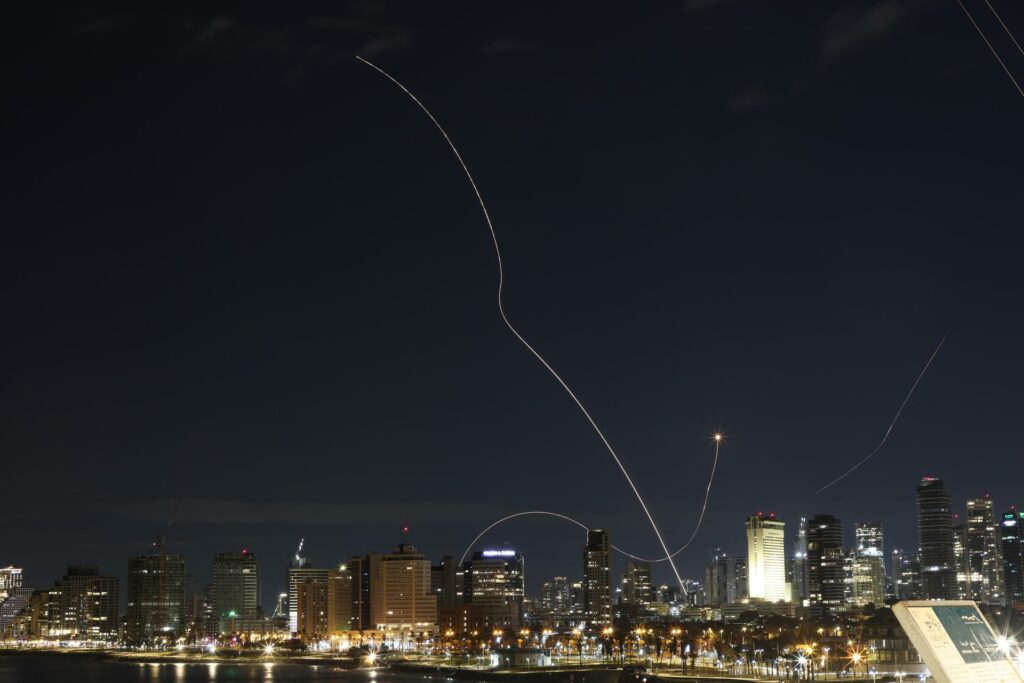 SRE llama a mexicanos a evitar desplazamientos en Medio Oriente