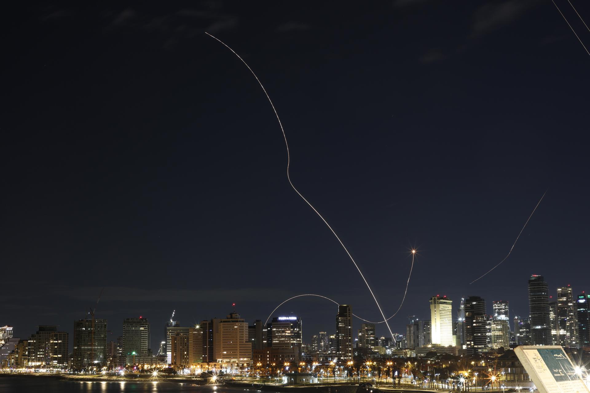 SRE pide a mexicanos evitar desplazamientos en Medio Oriente