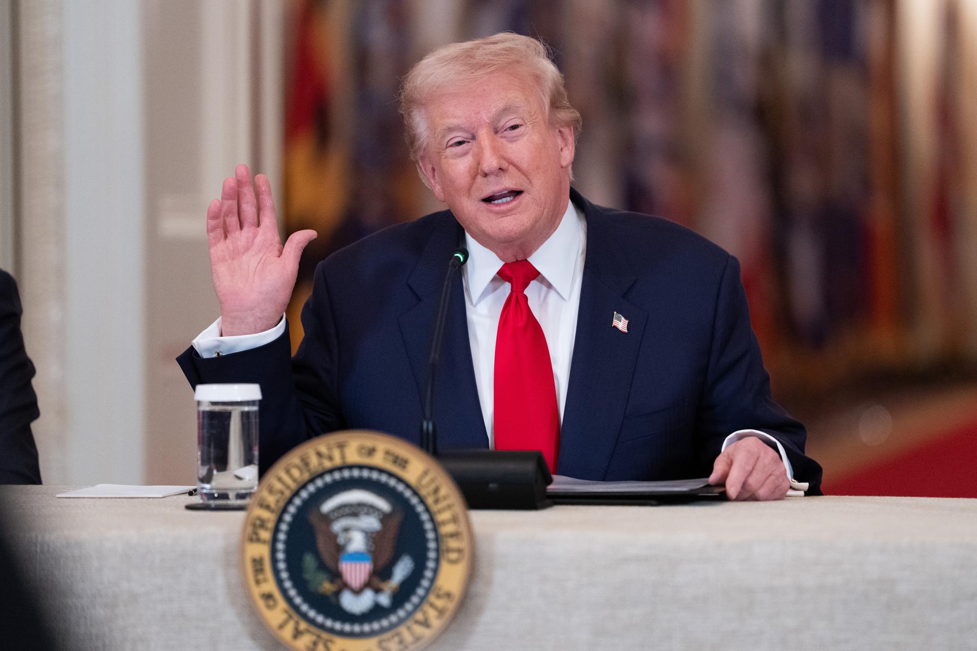 Trump culpa a Irán del bombardeo en una escuela de niñas que dejó casi 180 muertos