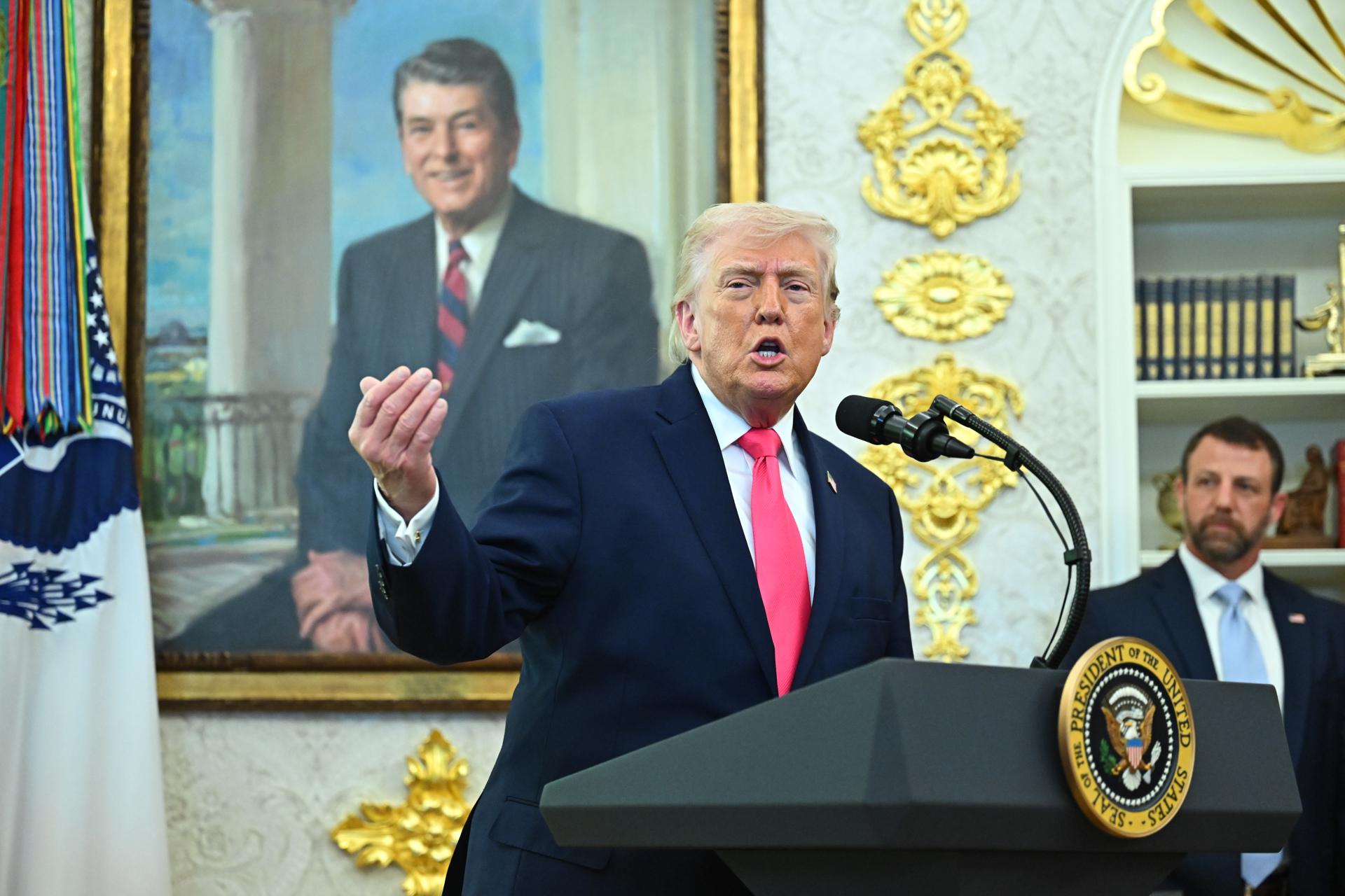 Trump afirma que Irán le ha dado “un regalo muy grande” relacionado con el estrecho de Ormuz