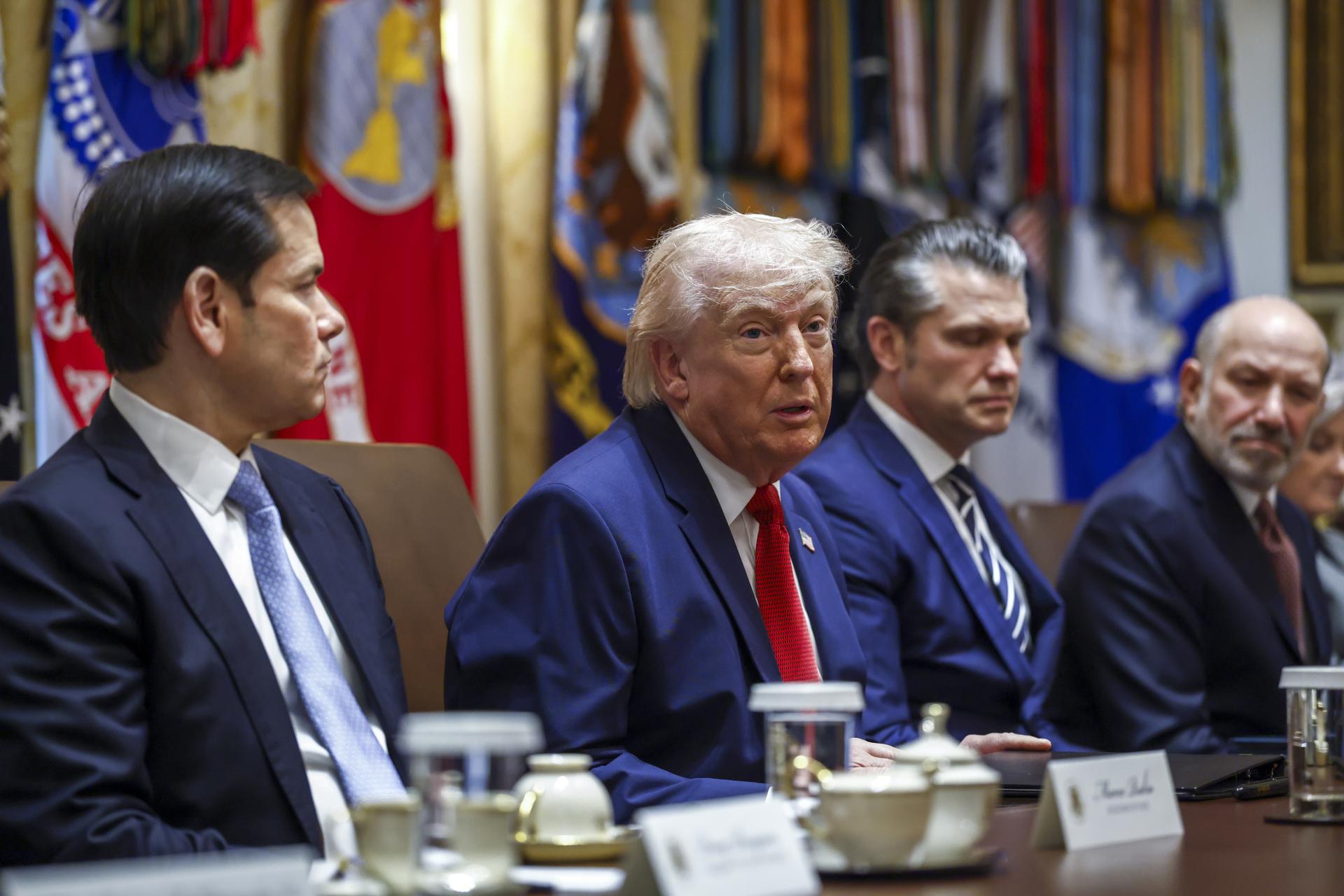 Trump extiende hasta el 6 de abril su ultimátum para que Irán reabra el Estrecho de Ormuz