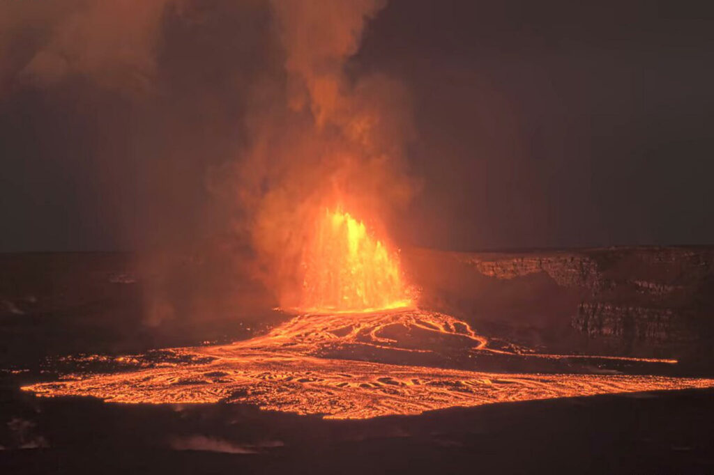 El volcán Kilauea entra en erupción nuevamente con fuentes de lava de 300 metros de altura