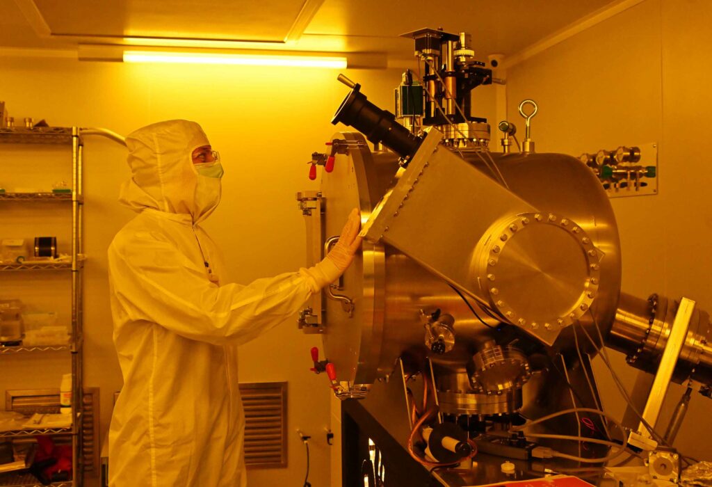 Elabora la UNAM dispositivos electrónicos y ópticos para tecnología cuántica - 2051-1024x700