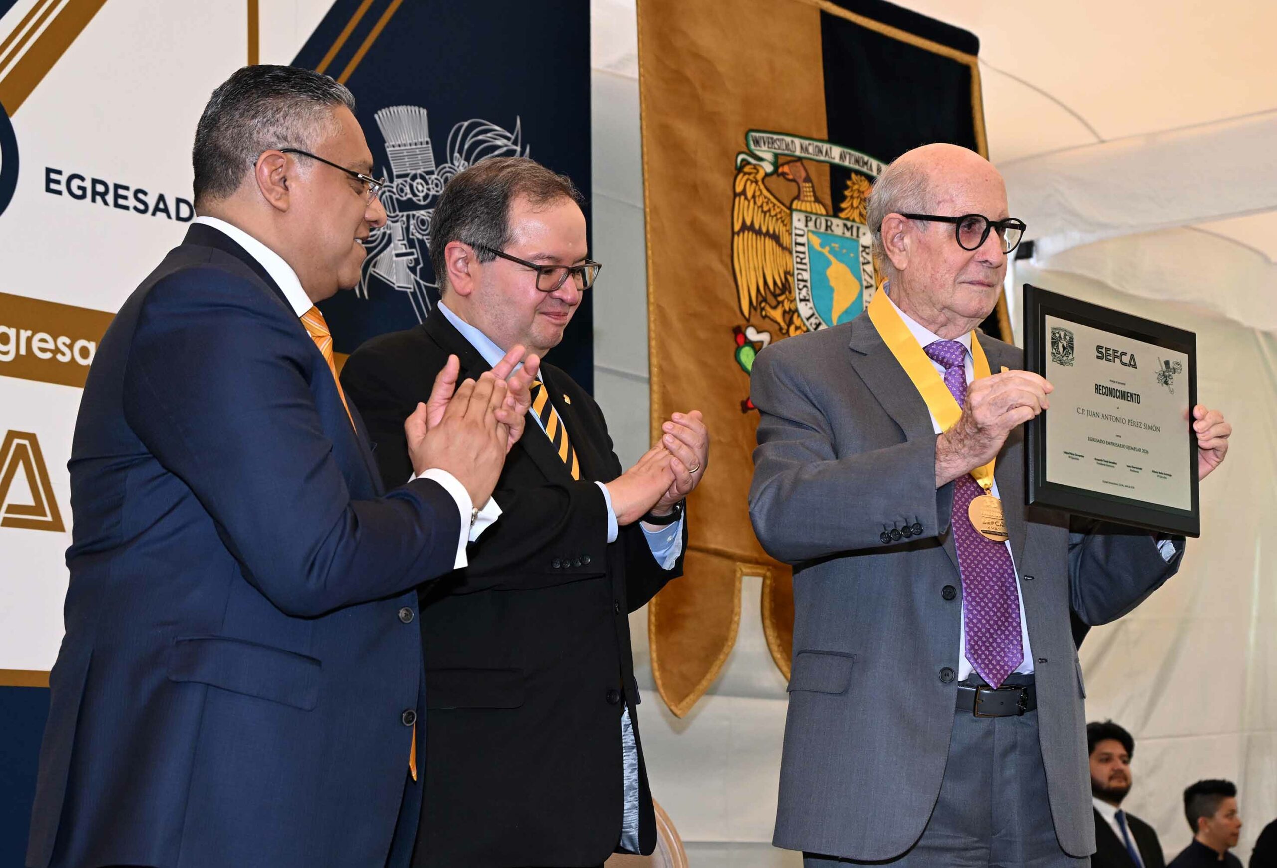 Juan Antonio Pérez Simón, un personaje extraordinario