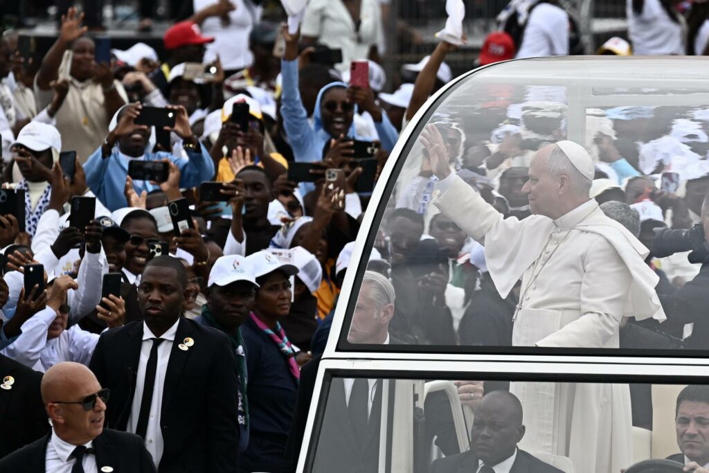 El papa en Angola: ¡Es el amor el que debe triunfar, no la guerra!