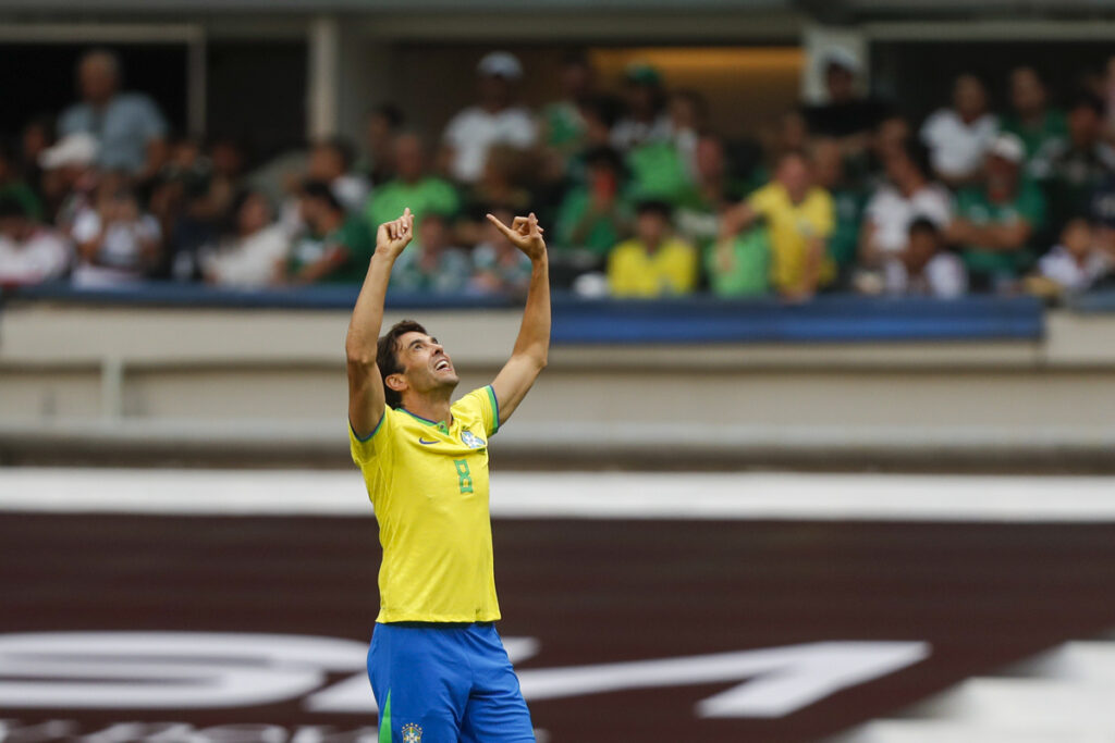 México derrota a Brasil en el partido de leyendas - 4e3207fcc44f5e31c1d9e6404699d4c7582f0e72-1024x683