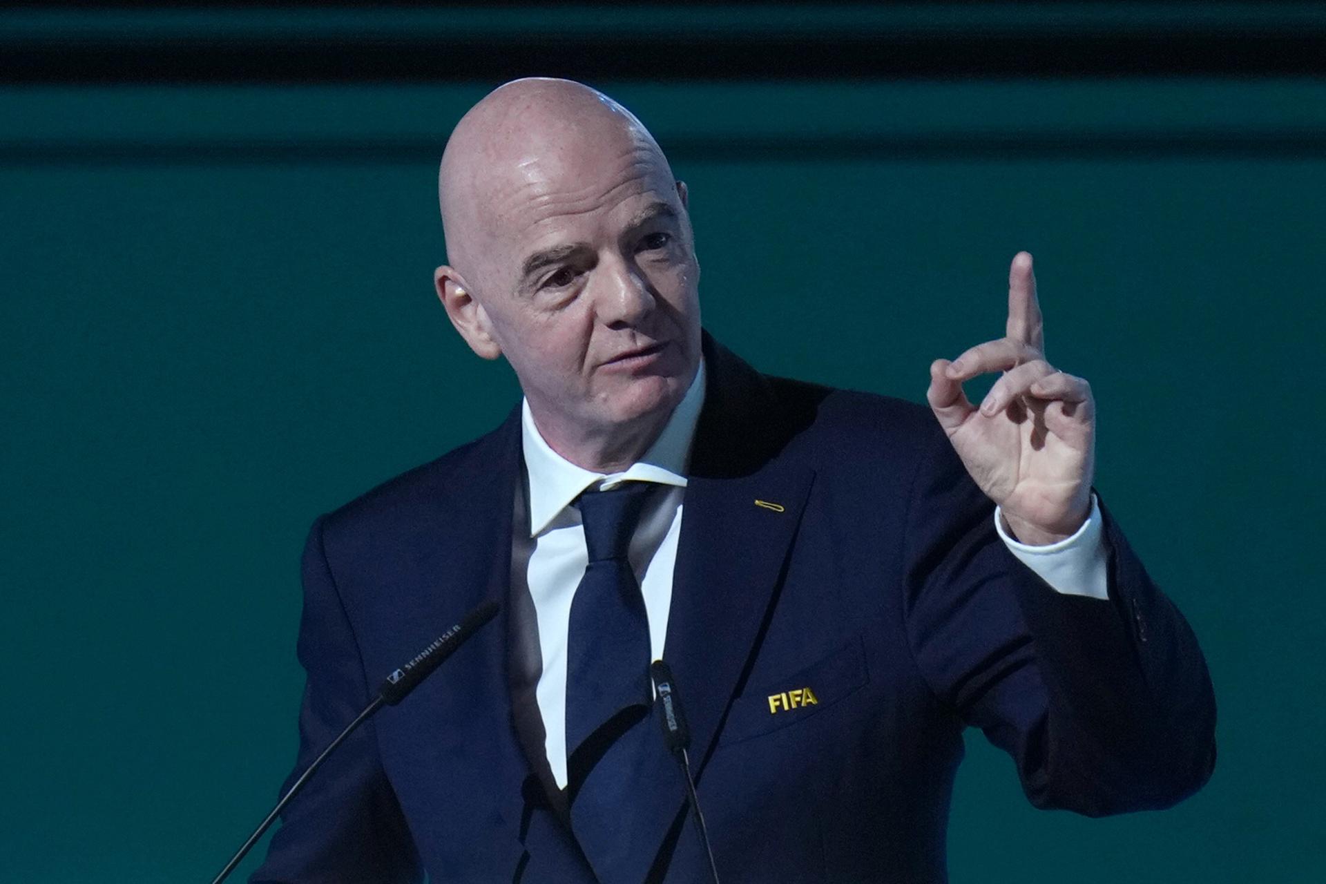 Gales, primera federación en retirar su apoyo a Infantino
