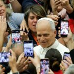 León XIV pide formar el pensamiento crítico de los jóvenes ante el “asedio” de estímulos