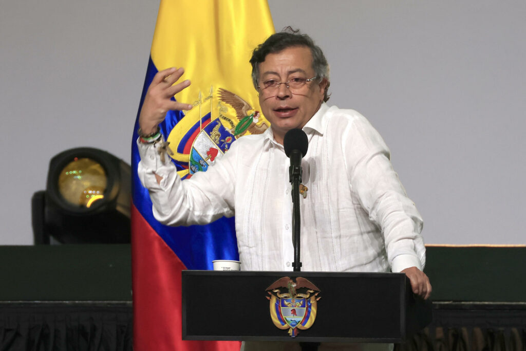 Petro califica de ‘monstruosidad’ el aumento del 50 al 100% los aranceles de Ecuador a Colombia