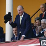 Ovacionan al rey Juan Carlos en la corrida del Domingo de Resurrección en Sevilla