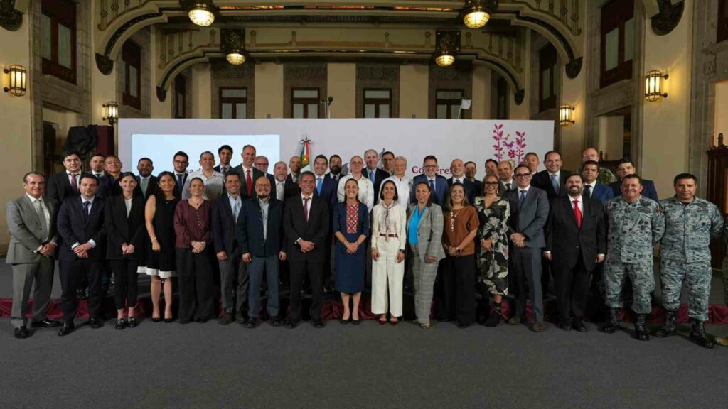 Acuerda gobierno con gasolineros bajar el precio del diésel a 27 pesos por litro