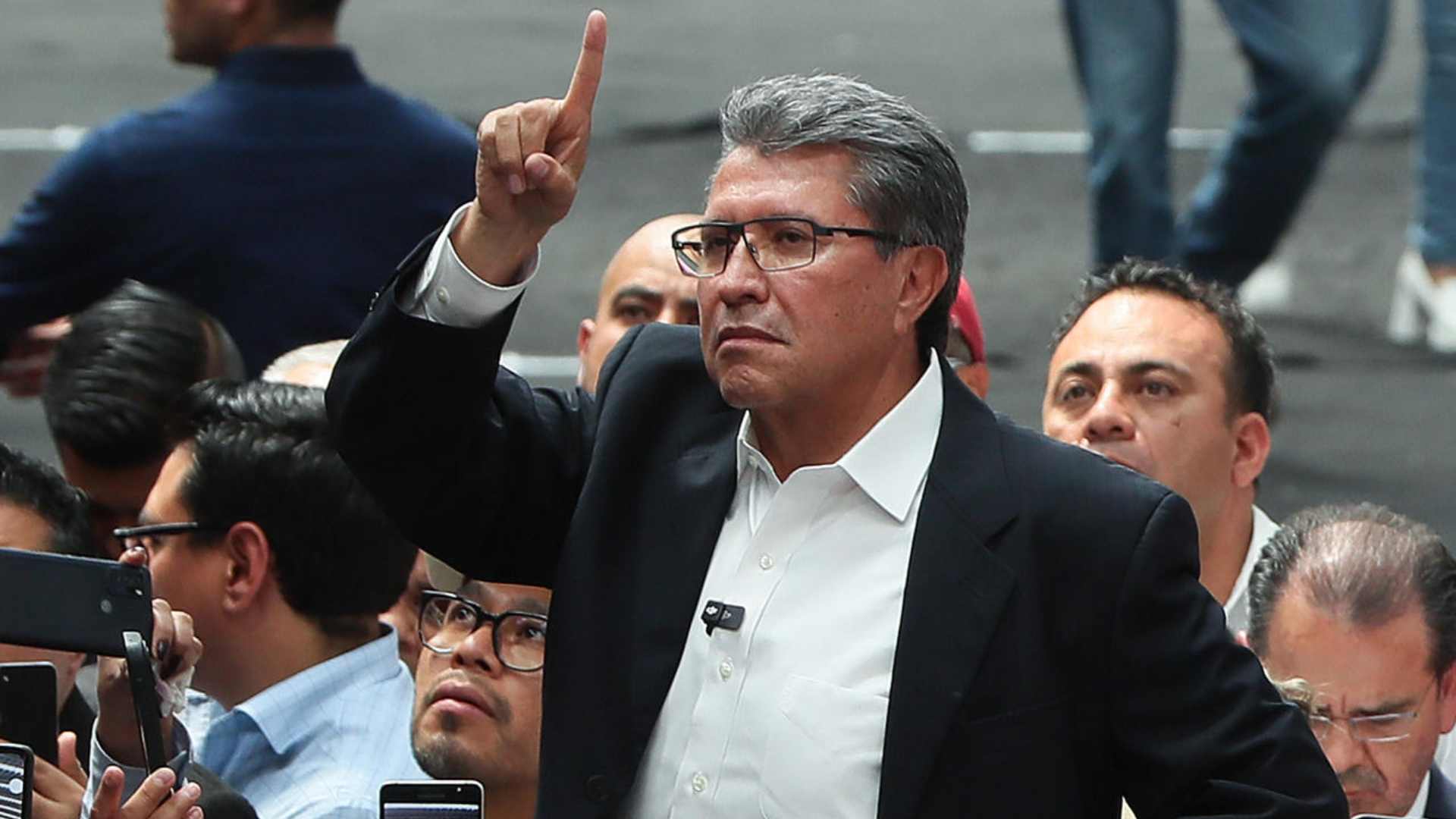 Monreal quiere cambiar las reglas y evitar renuncia de legisladores pese a buscar reelección