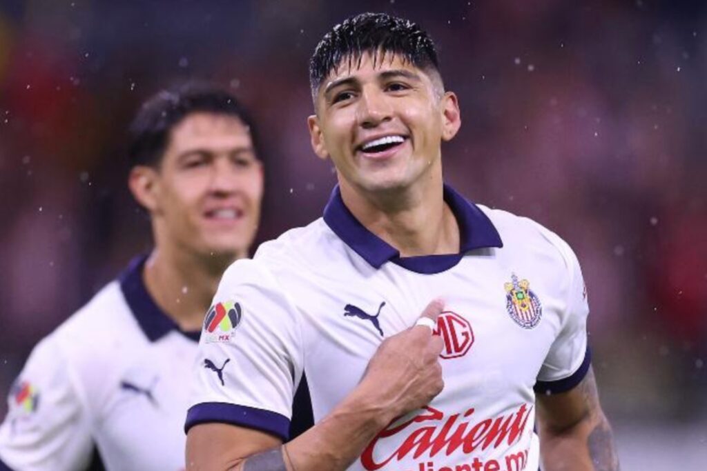 Chivas hace oficial la salida de Alan Pulido