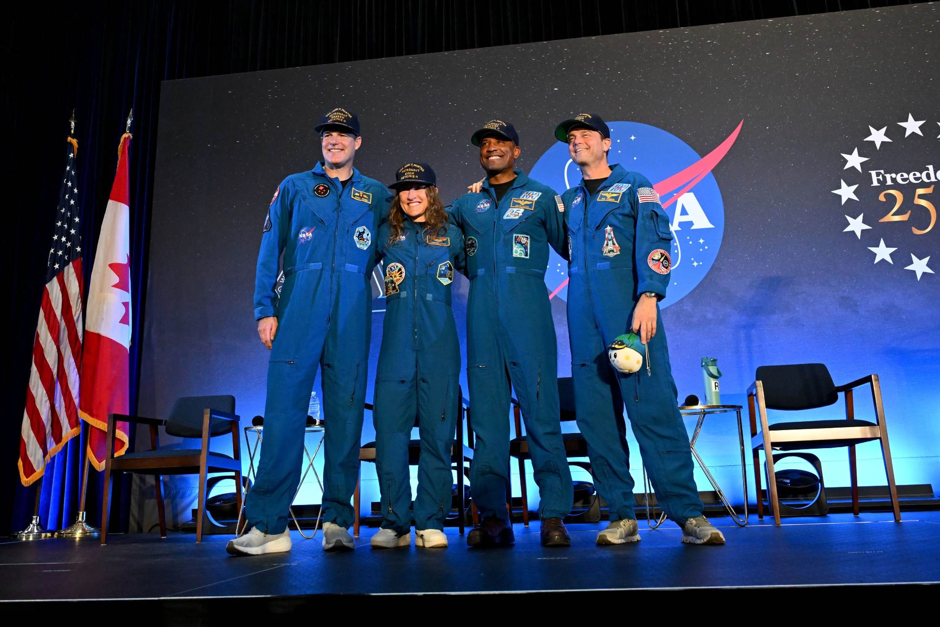 Entre aplausos, astronautas de Artemis II destacan su unión y aprecio por la Tierra Entre aplausos, astronautas de Artemis II destacan su unión y aprecio por la Tierra