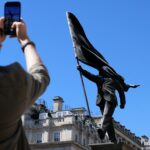 Banksy rompe su silencio: confirma la autoría de una nueva estatua en el corazón de Londres
