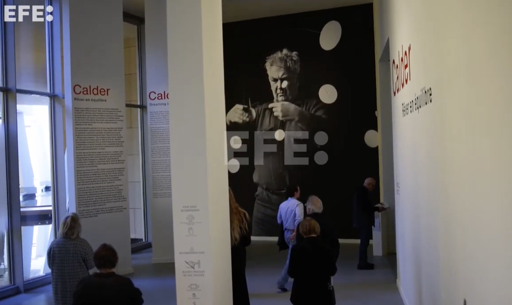 París celebra a Calder, el artista que hizo nacer las esculturas del cielo
