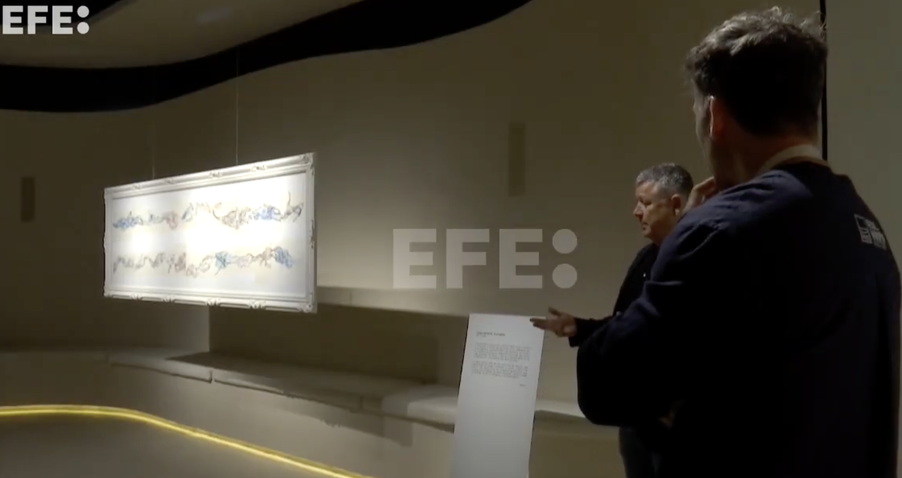Boyas marinas transforman datos en arte digital en la instalación ‘Conocimiento flotante’